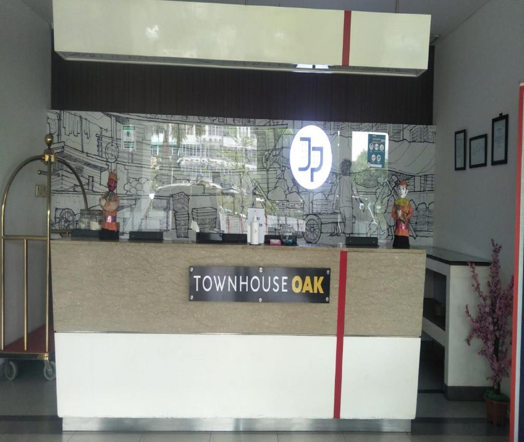 Townhouse Oak Jp Hotel Jakarta Exterior photo
