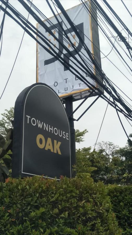 Townhouse Oak Jp Hotel Jakarta Exterior photo