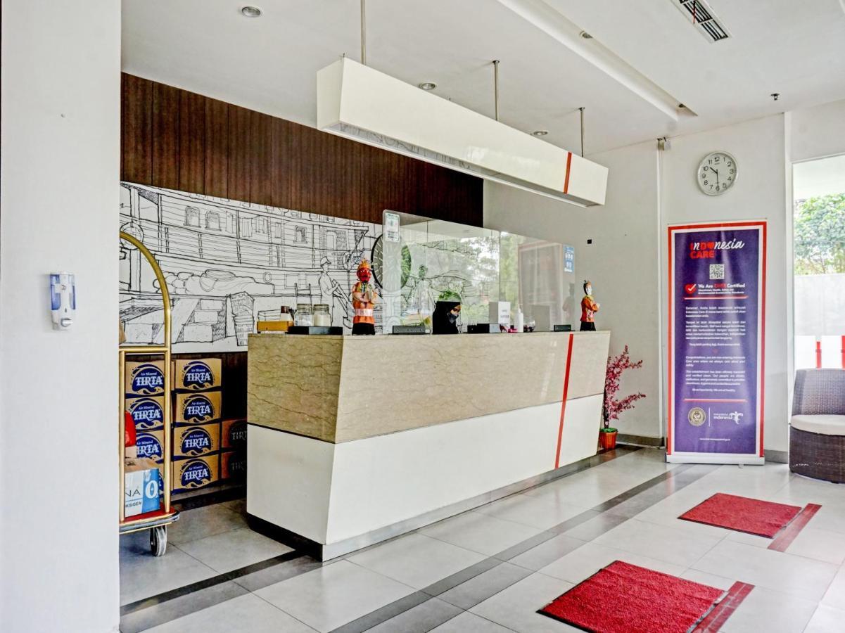 Townhouse Oak Jp Hotel Jakarta Exterior photo