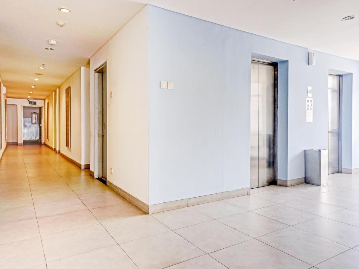 Townhouse Oak Jp Hotel Jakarta Exterior photo