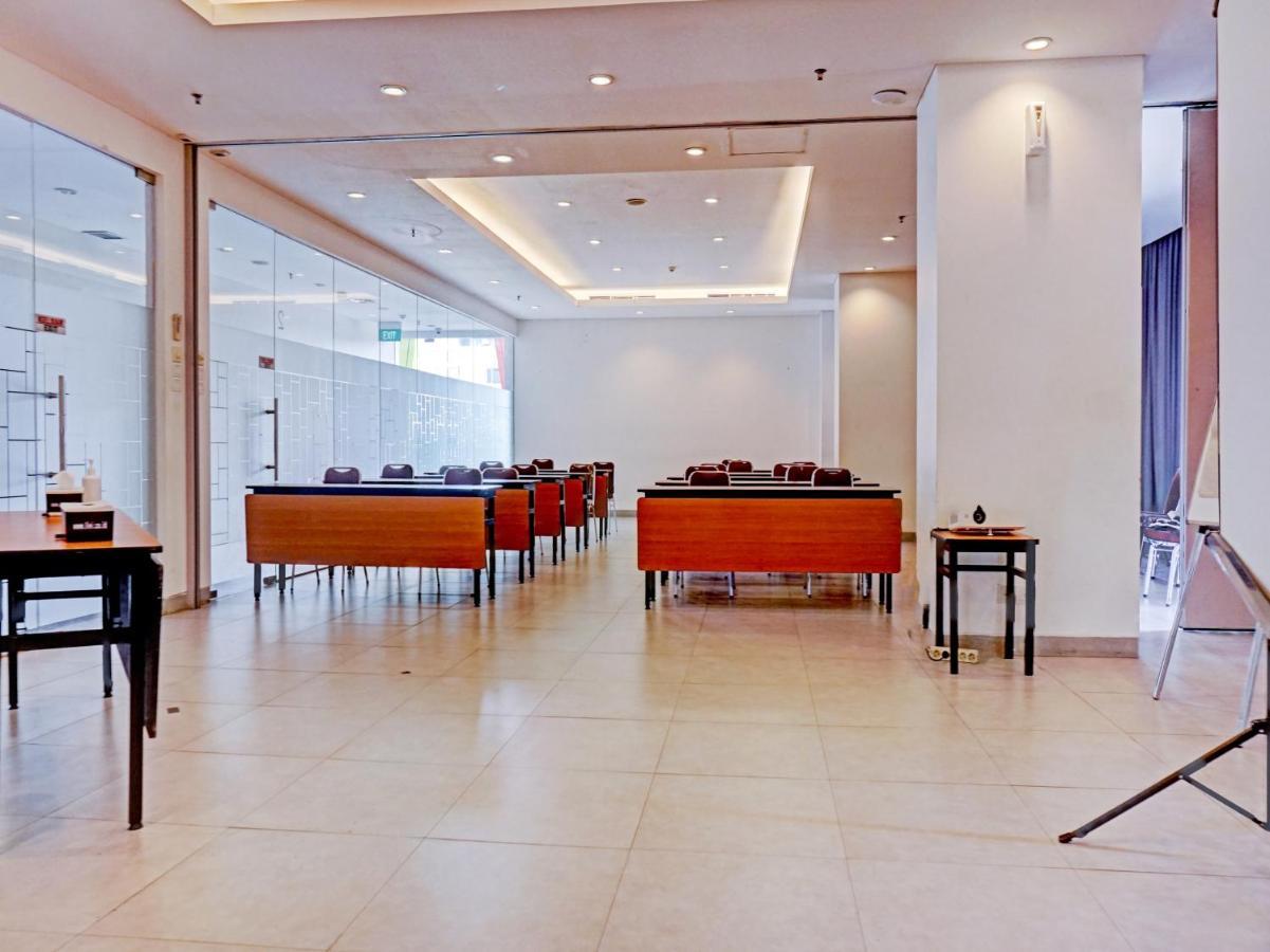 Townhouse Oak Jp Hotel Jakarta Exterior photo